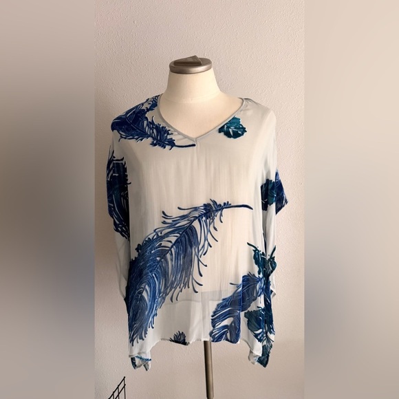 Karen Kane Tops - Karen Kane Silk Blend Grey and Navy Feather Pattern Blouse Medium